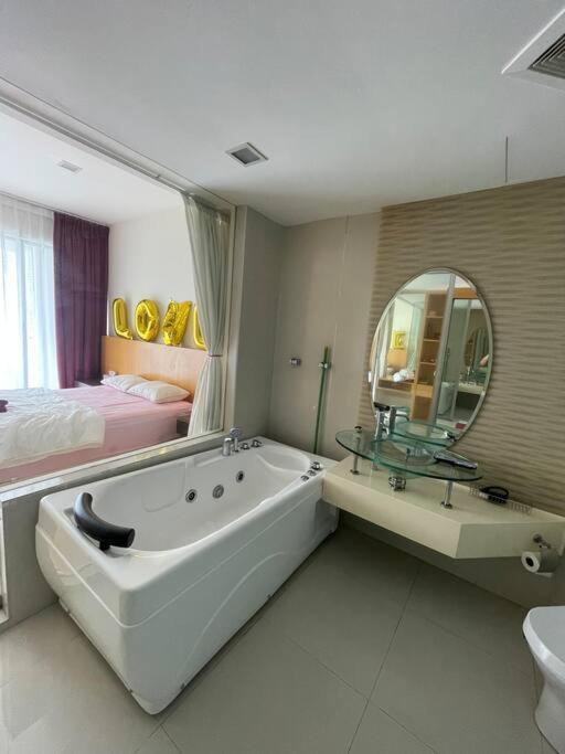 Private Jacuzzi Staycation At Kl City 921 Kuala Lumpur Exterior photo